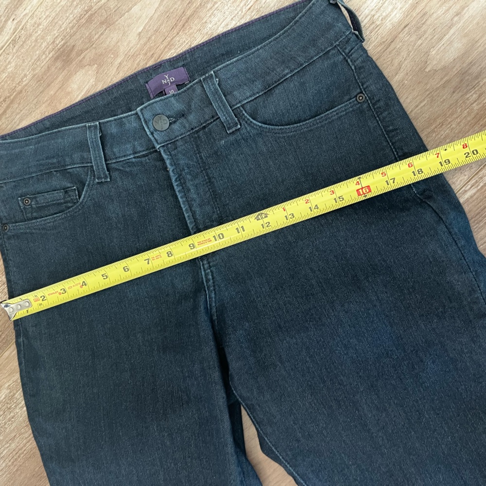 NYDJ jeans in Beautiful Preowned condition with a sparkle butt size 10 - Picture 6 of 13